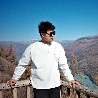 成都市单身设计师小何同学个人资料照片